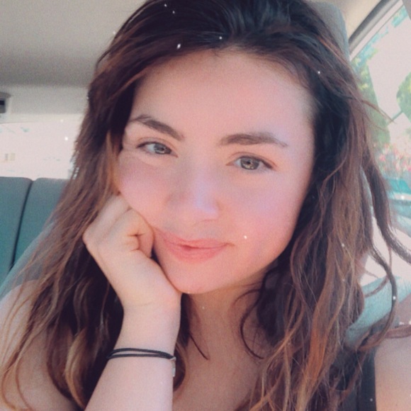 Meet your Posher, Kylie - Picture 2 of 2